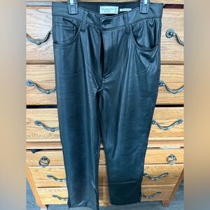 Abercrombie 90s Straight Ultra High Rise Vegan Leather Curve Love (side slit)